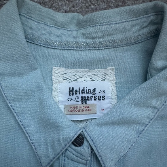 Women’s Embroidered Denim Shirt Anthropologie Holding Horses Medium - Picture 3 of 8